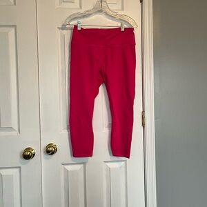 Women’s cropped Pink Leggings
